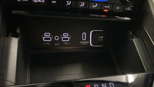 Used 2024 Silver Jeep 4xe image 34
