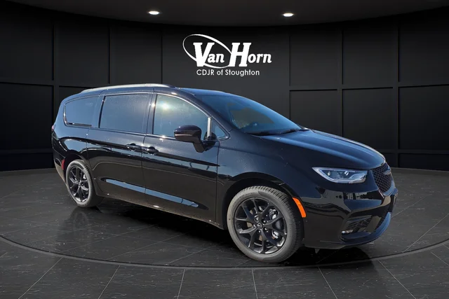 2026 Chrysler Pacifica Limited AWD's photo