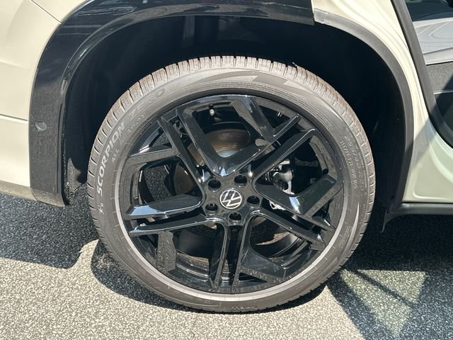 New 2026 Black Volkswagen 2.0T SE R-Line Black image 17