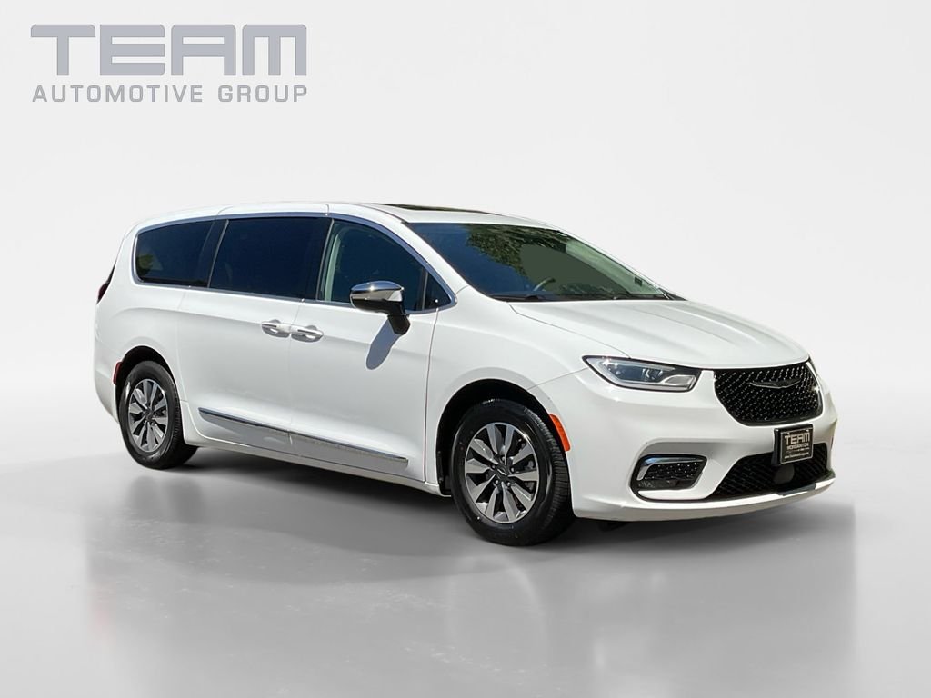 2023 Chrysler Pacifica Hybrid Limited Hybrid's photo