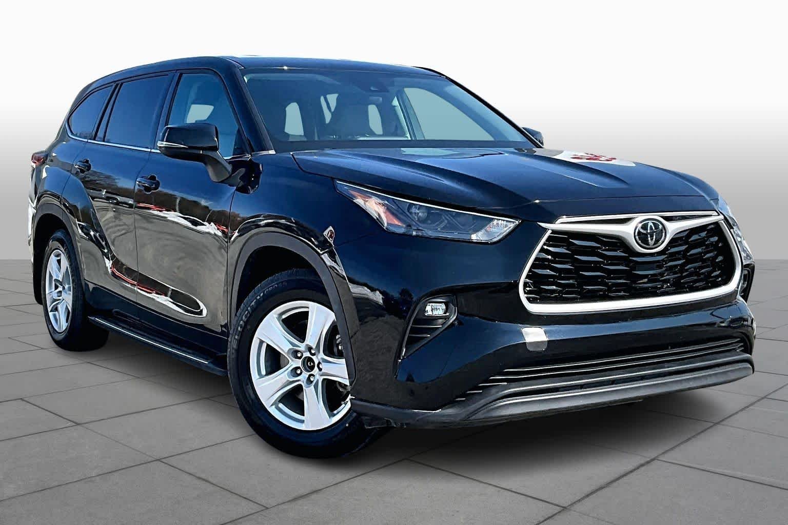 Used 2022 Midnight Black Metallic Toyota LE image 2