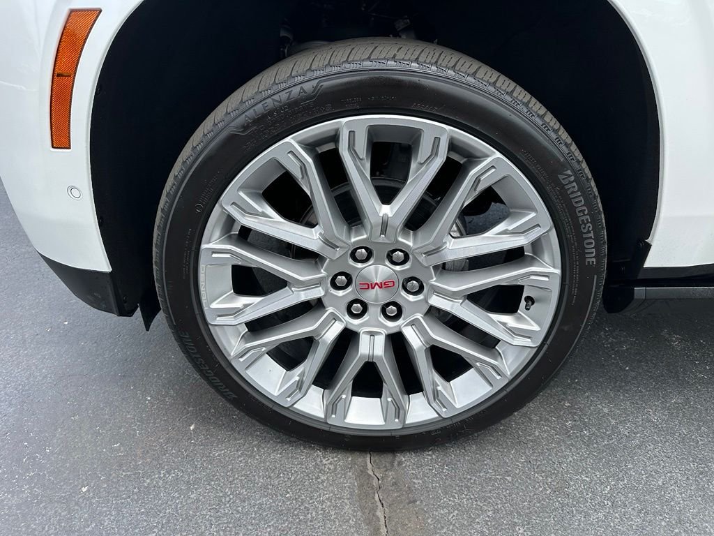 Used 2025 White GMC Denali image 9