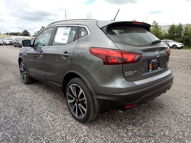 Used 2019 Gun Metallic Nissan SL image 4