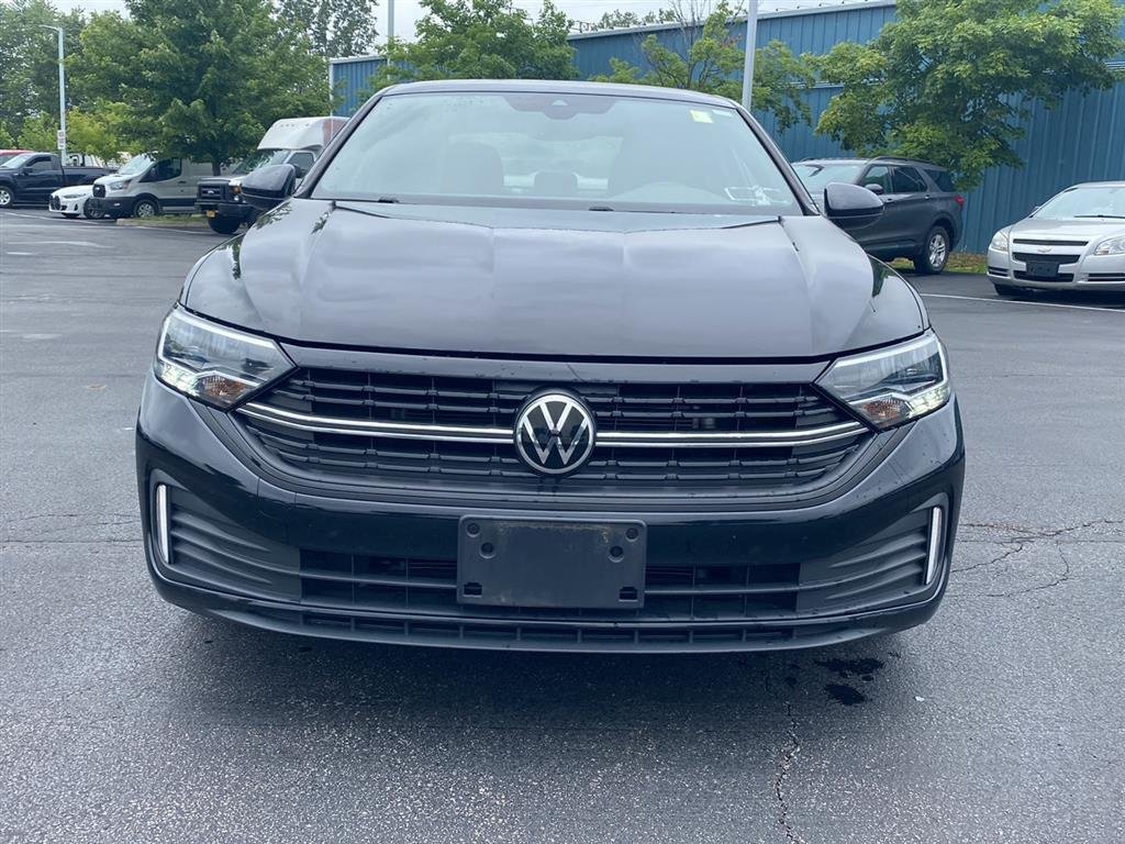 Used 2022 Deep Black Pearl Volkswagen Sport image 5