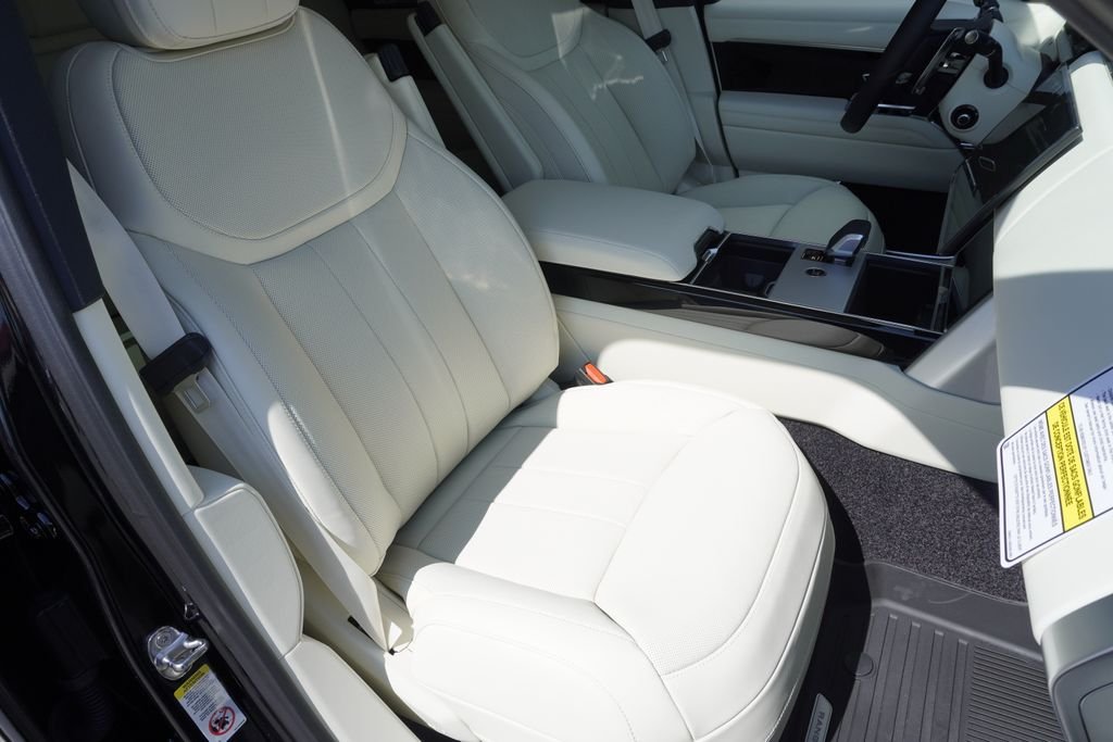New 2026 Santorini Black Land Rover SE image 24