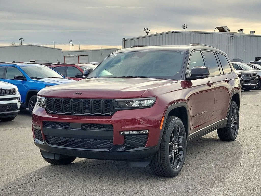 New 2025 Velvet Red Pearl-Coat Exterior Paint Jeep Limited image 2