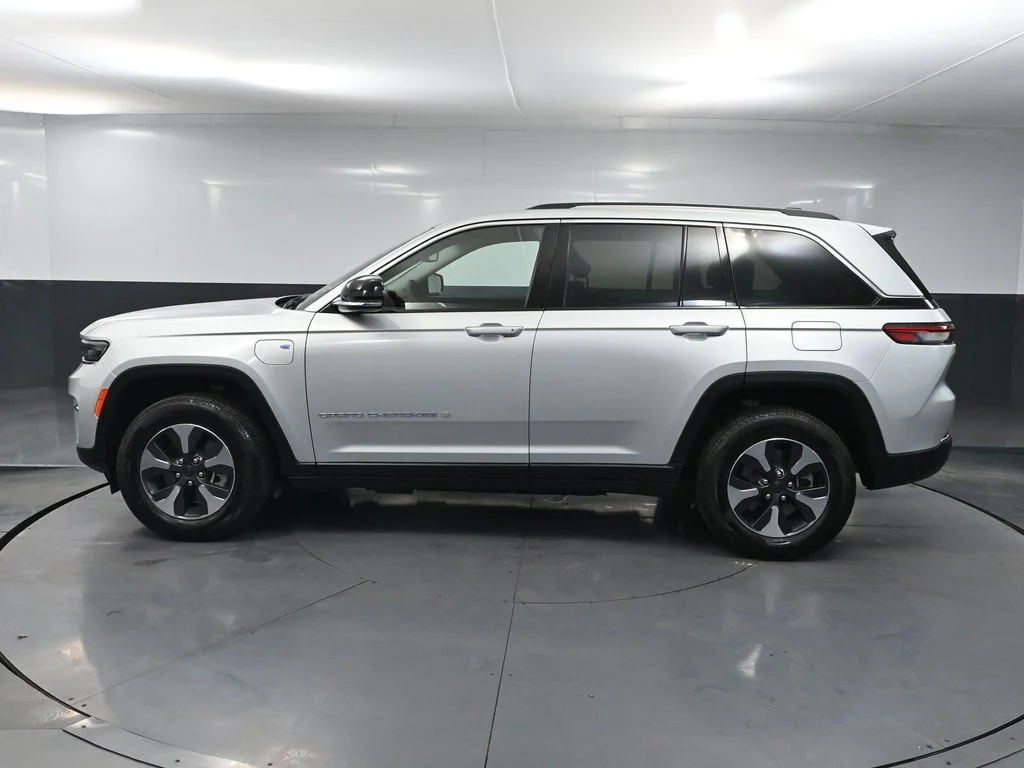 Certified Used 2022 Silver Jeep 4xe image 9