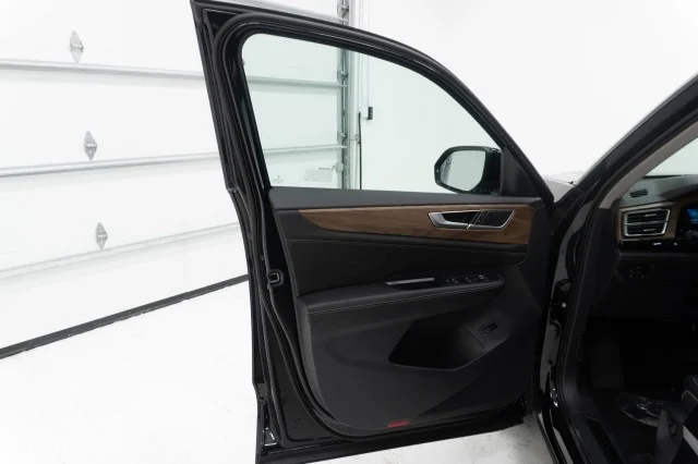 New 2026 Deep Black Pearl Volkswagen 2.0T SE w/Technology image 14