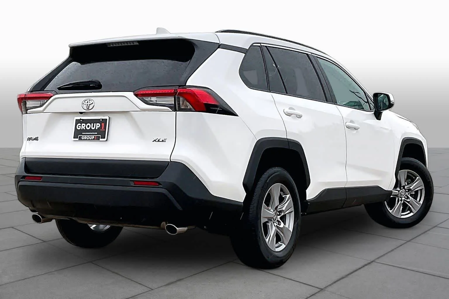 Used 2025 Ice Cap Toyota XLE image 12
