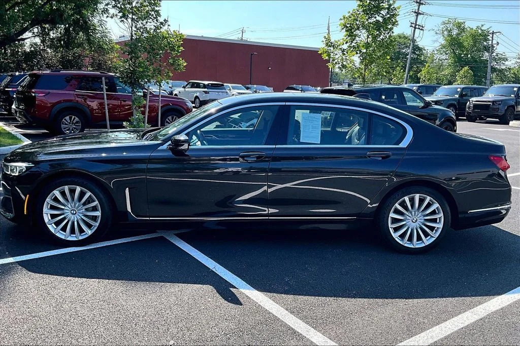Used 2022 Black BMW 740i image 27