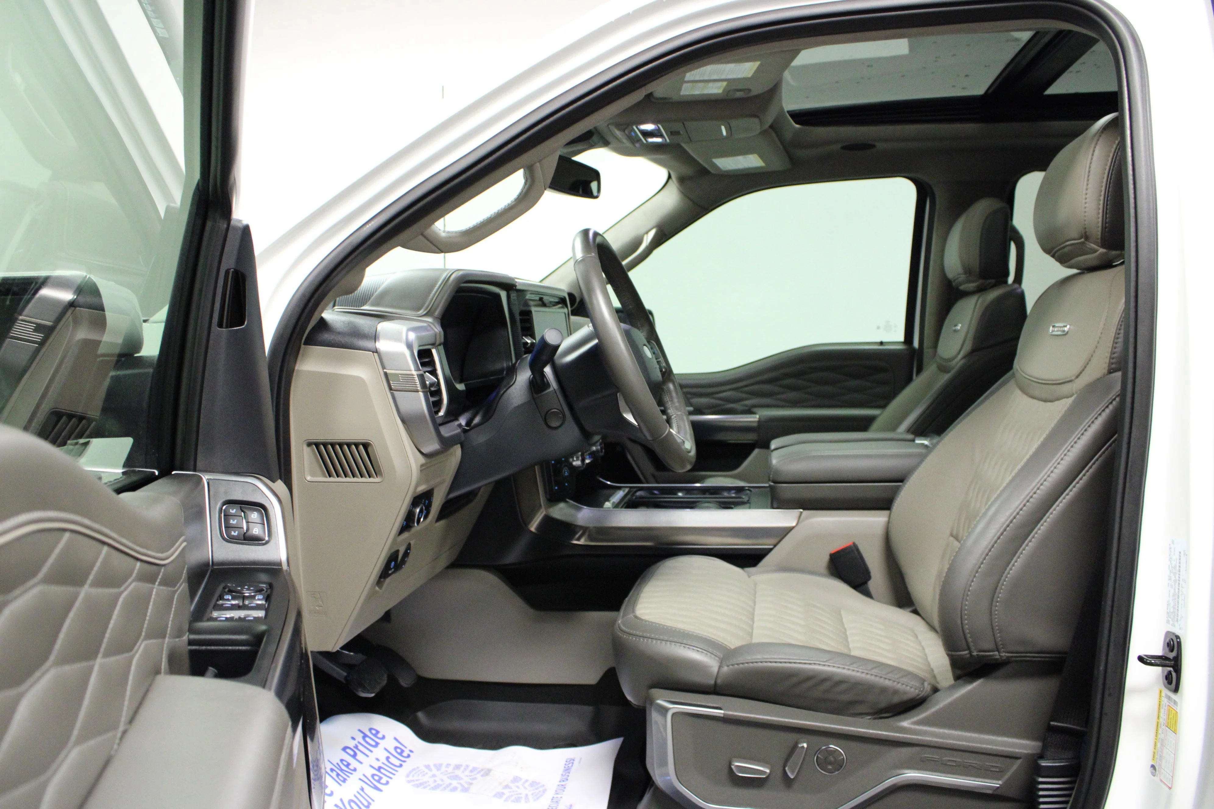 Used 2025 Star White Metallic Tri-Coat Ford Platinum image 12