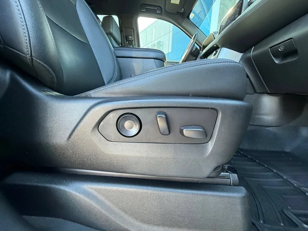 Used 2021 SHADOW GRAY METALLIC Chevrolet Z71 image 17