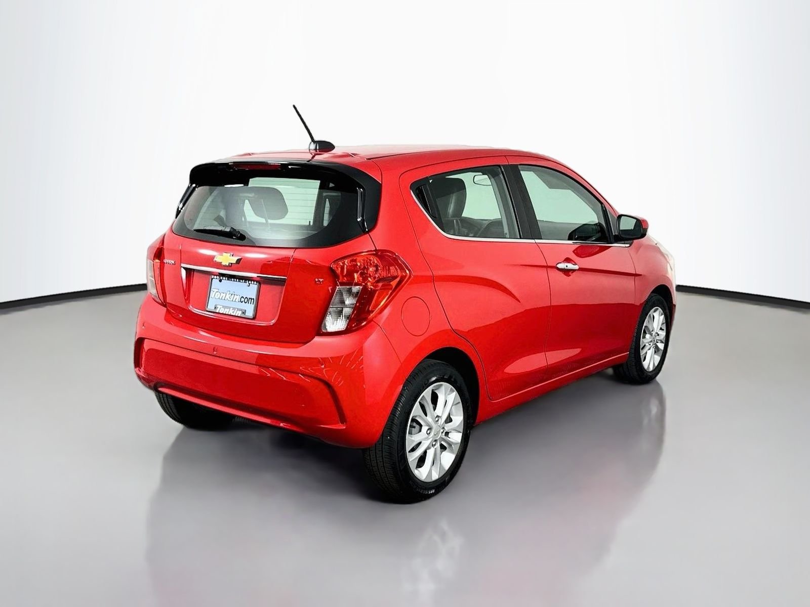 Used 2022 Red Hot Chevrolet 2LT image 7