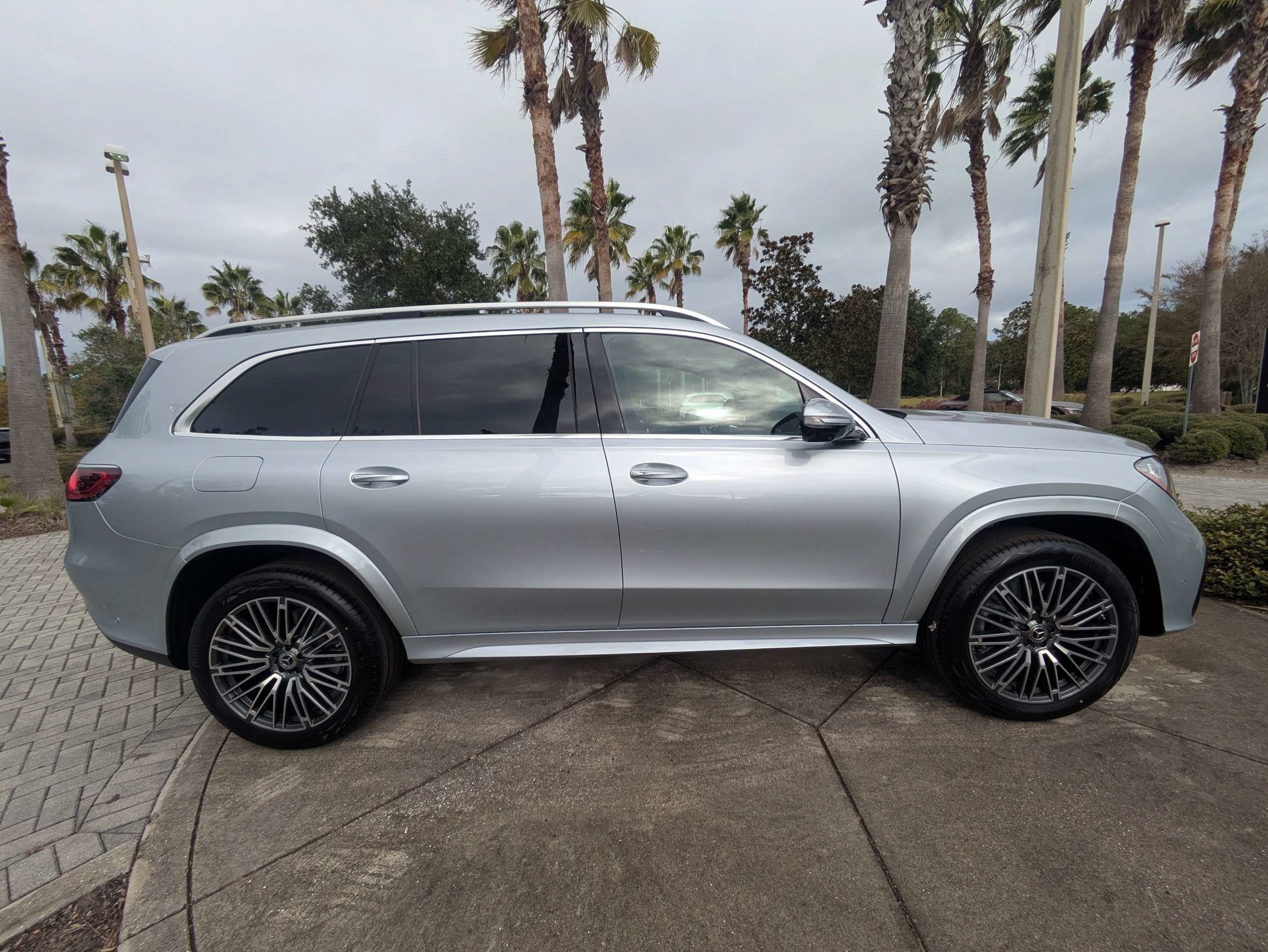 New 2027 Cirrus Silver Metallic Mercedes-Benz GLS 450 image 2