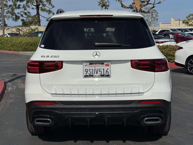 Used 2025 Polar White Mercedes-Benz GLB 250 image 12