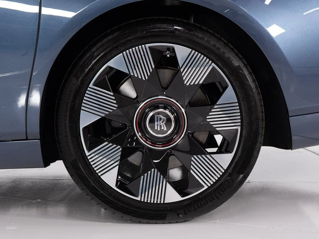 Used 2026 Black Diamond over Iguazu Blue Rolls-Royce  image 50