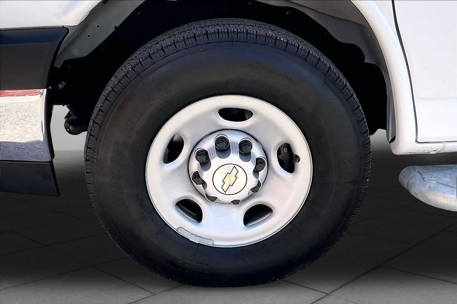 Used 2024 Summit White Chevrolet WT image 10