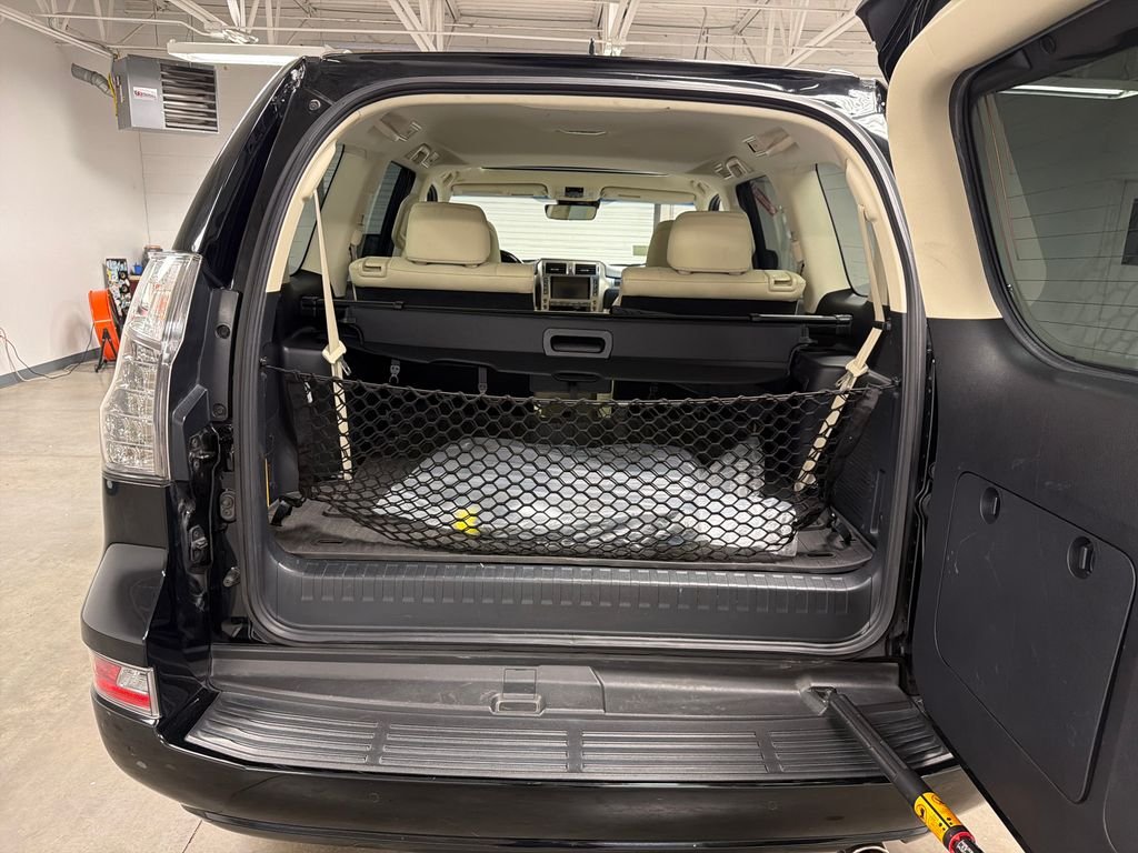 Used 2021 Black Lexus 460 image 18