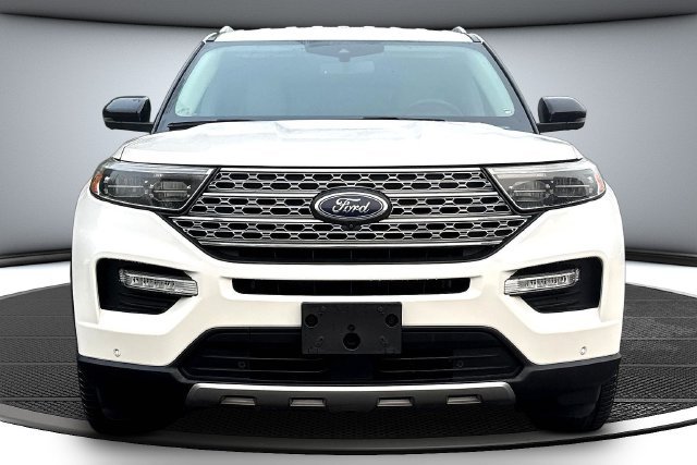 Used 2020 White Ford Limited image 2