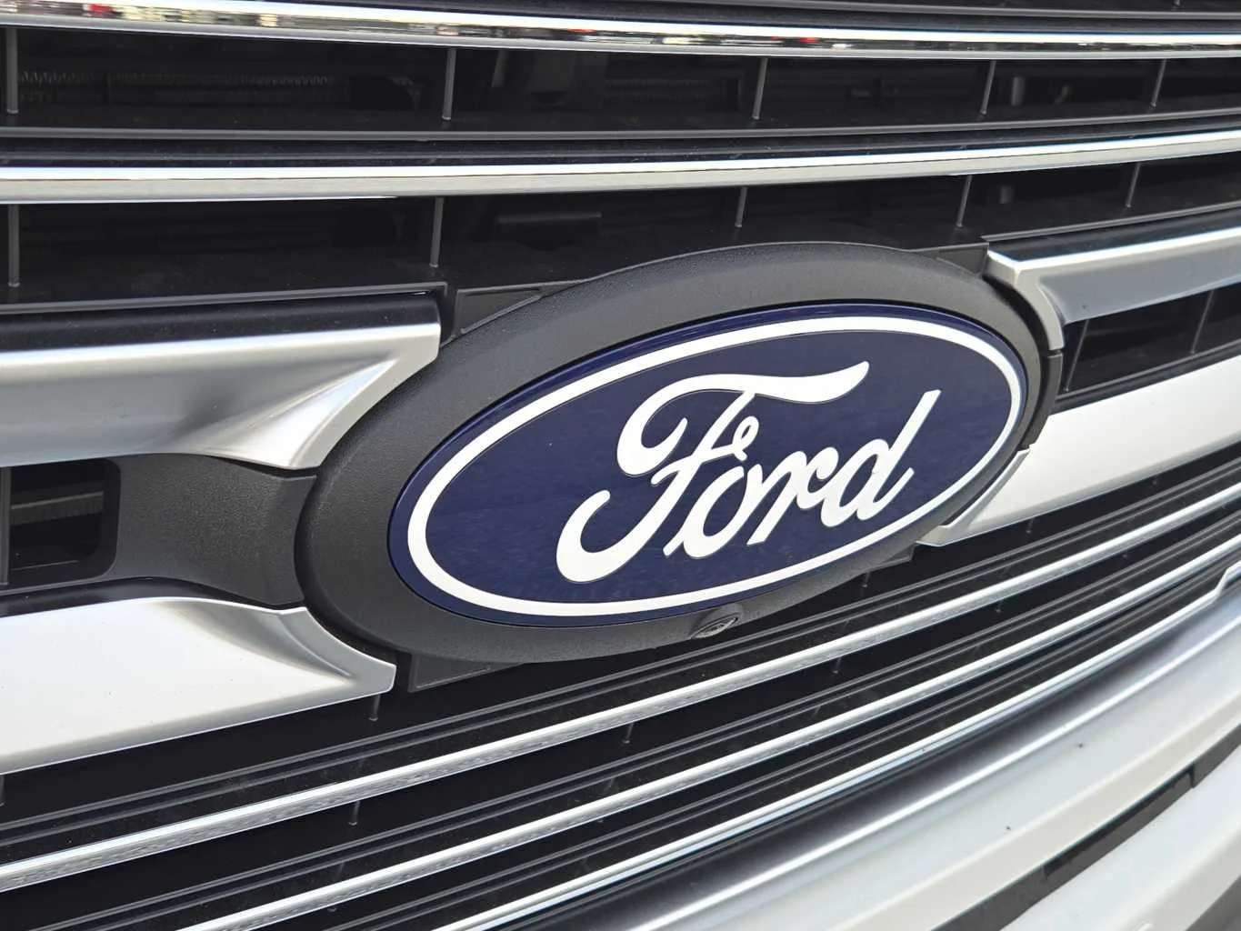 New 2026 Star White Metallic Tri-Coat Ford Platinum® image 17