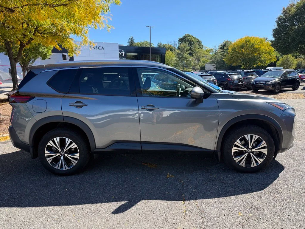 Used 2021 Gun Metallic Nissan SV image 5
