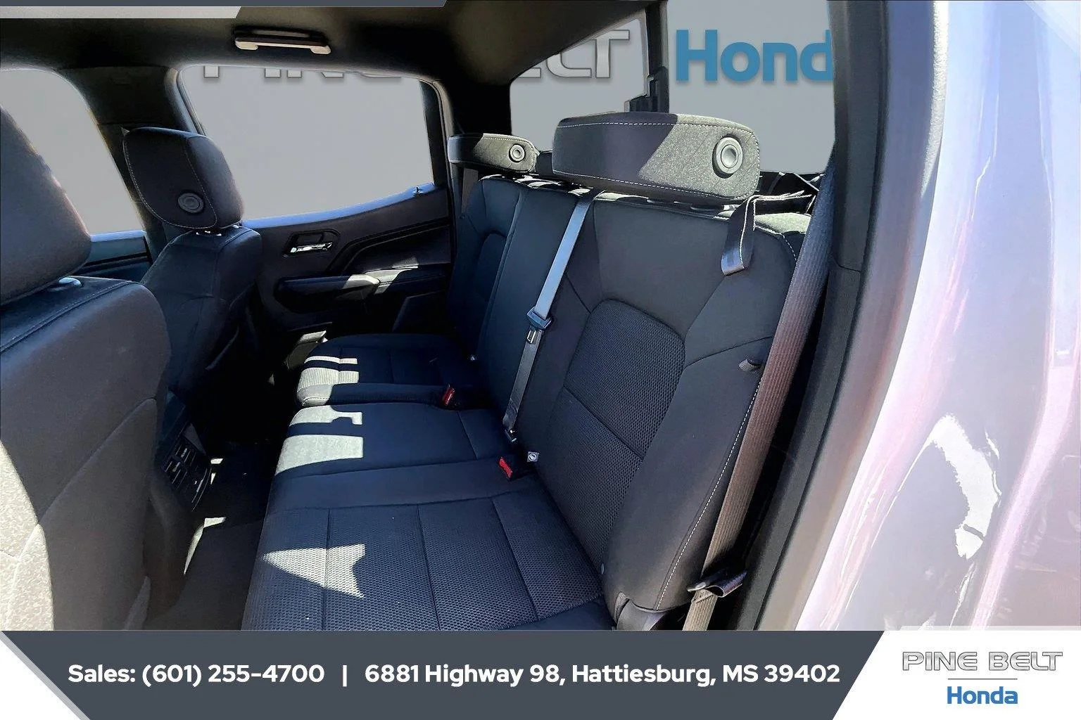 Used 2024 Summit White Chevrolet 4WD LT image 19