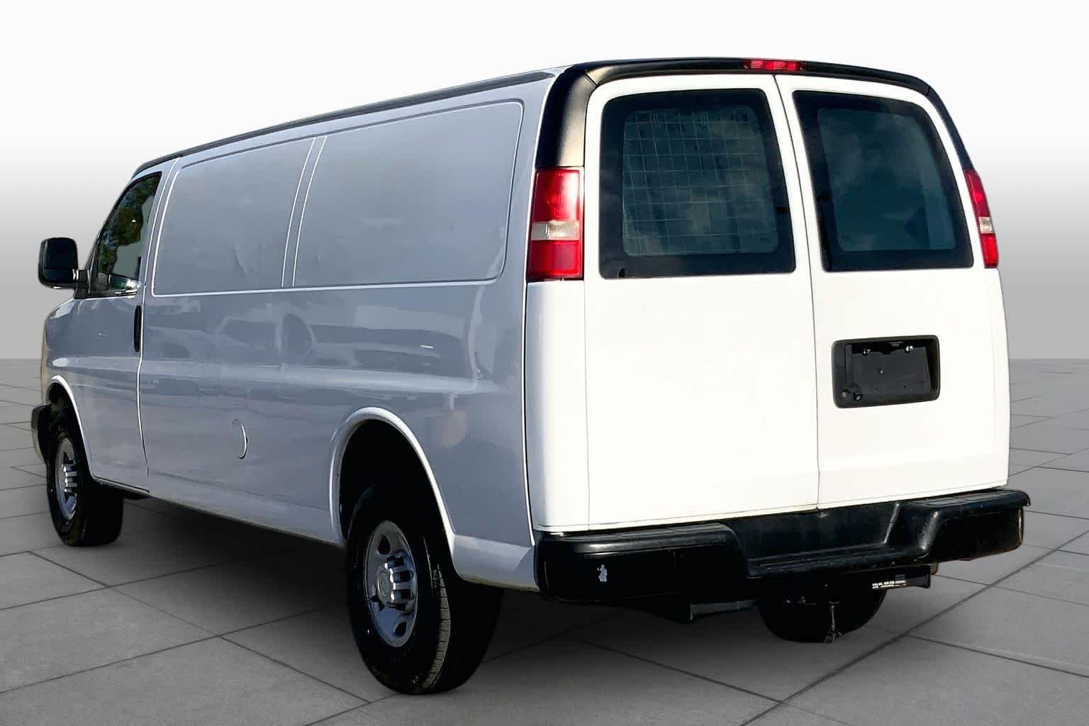 Used 2019 Summit White Chevrolet  image 11
