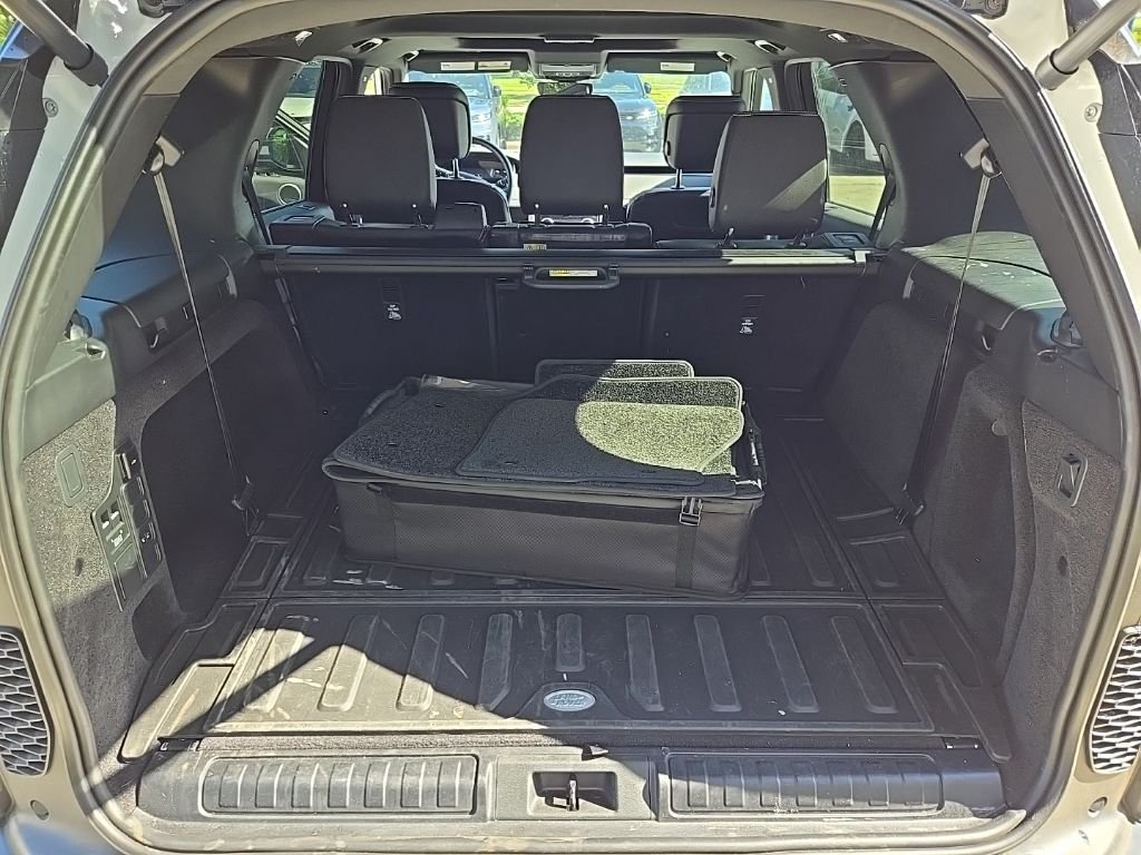 Certified Used 2025 Fuji White Land Rover S image 18