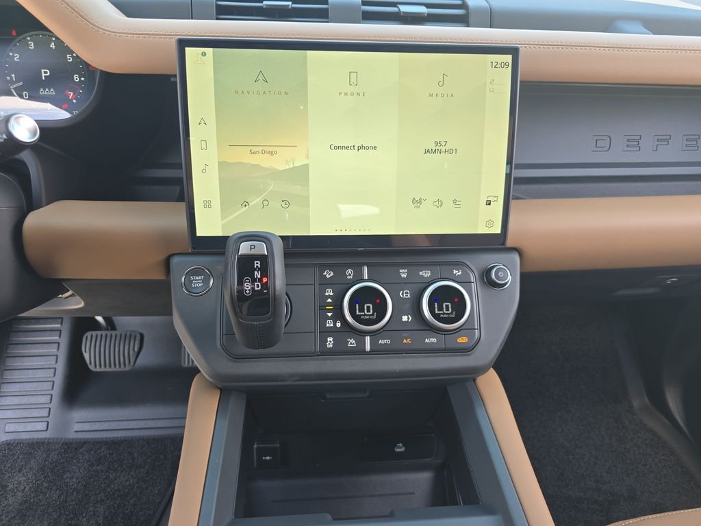New 2026 Carpathian Grey Land Rover X-Dynamic SE image 21