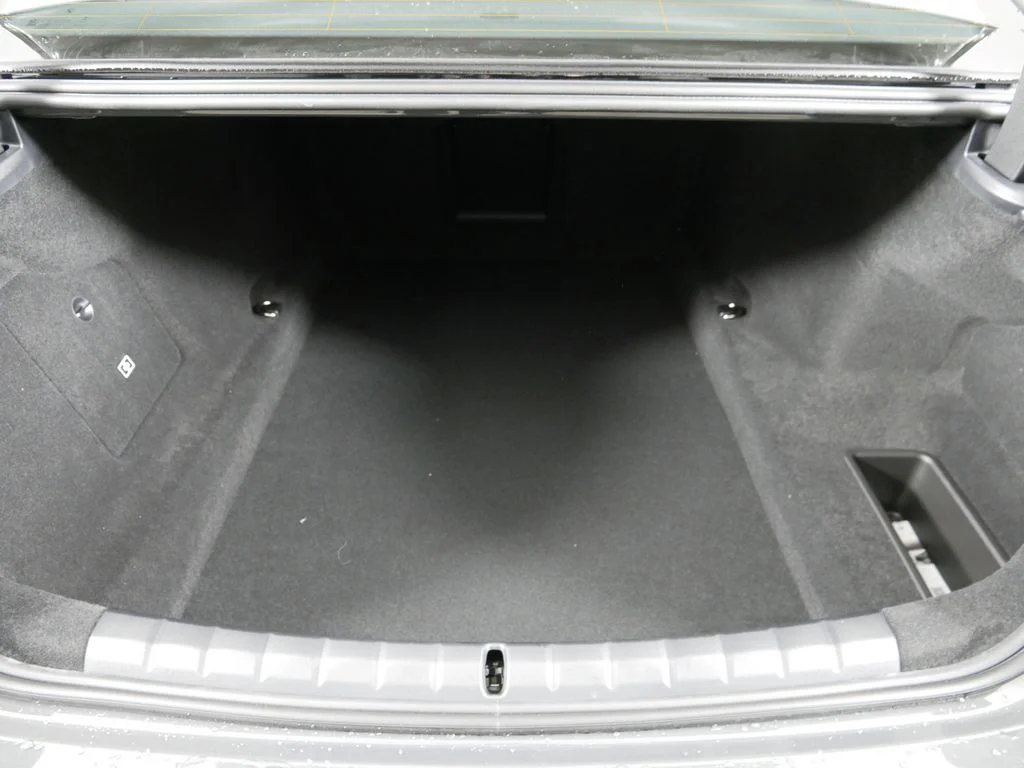 2025 BMW 7 Series 750e - Photo 25