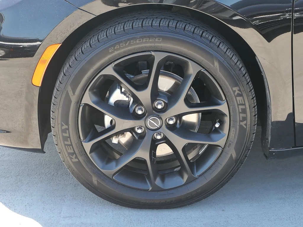 Used 2025 Diamond Black Crystal Pearl Coat Chrysler Limited image 9