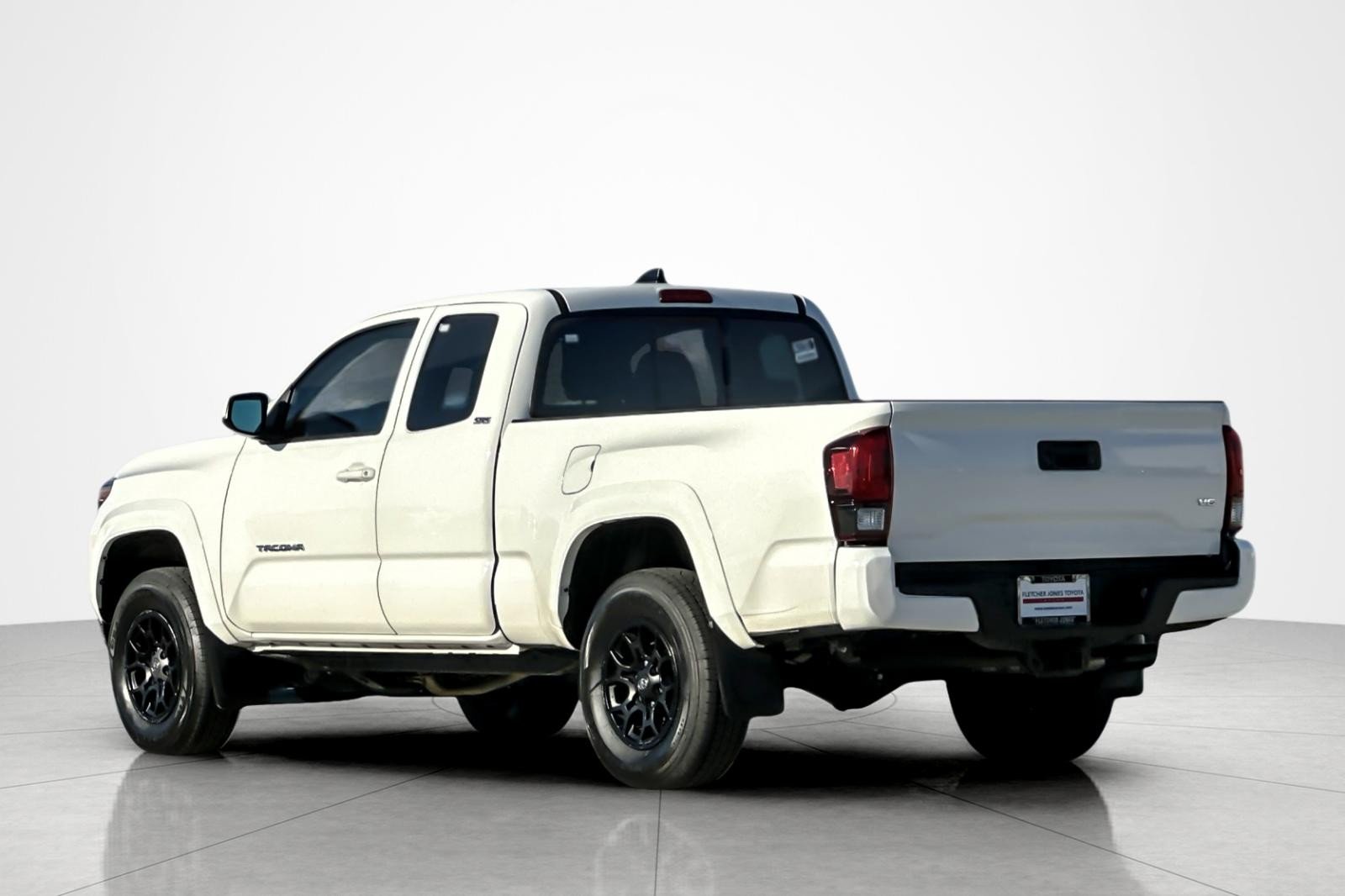 Certified Used 2022 WHITE Toyota SR5 image 3