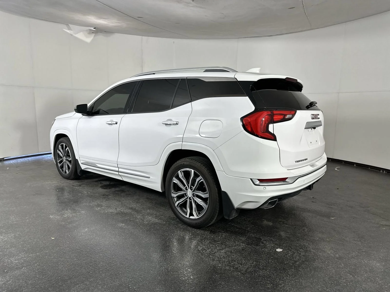 Used 2018 White GMC Denali image 6