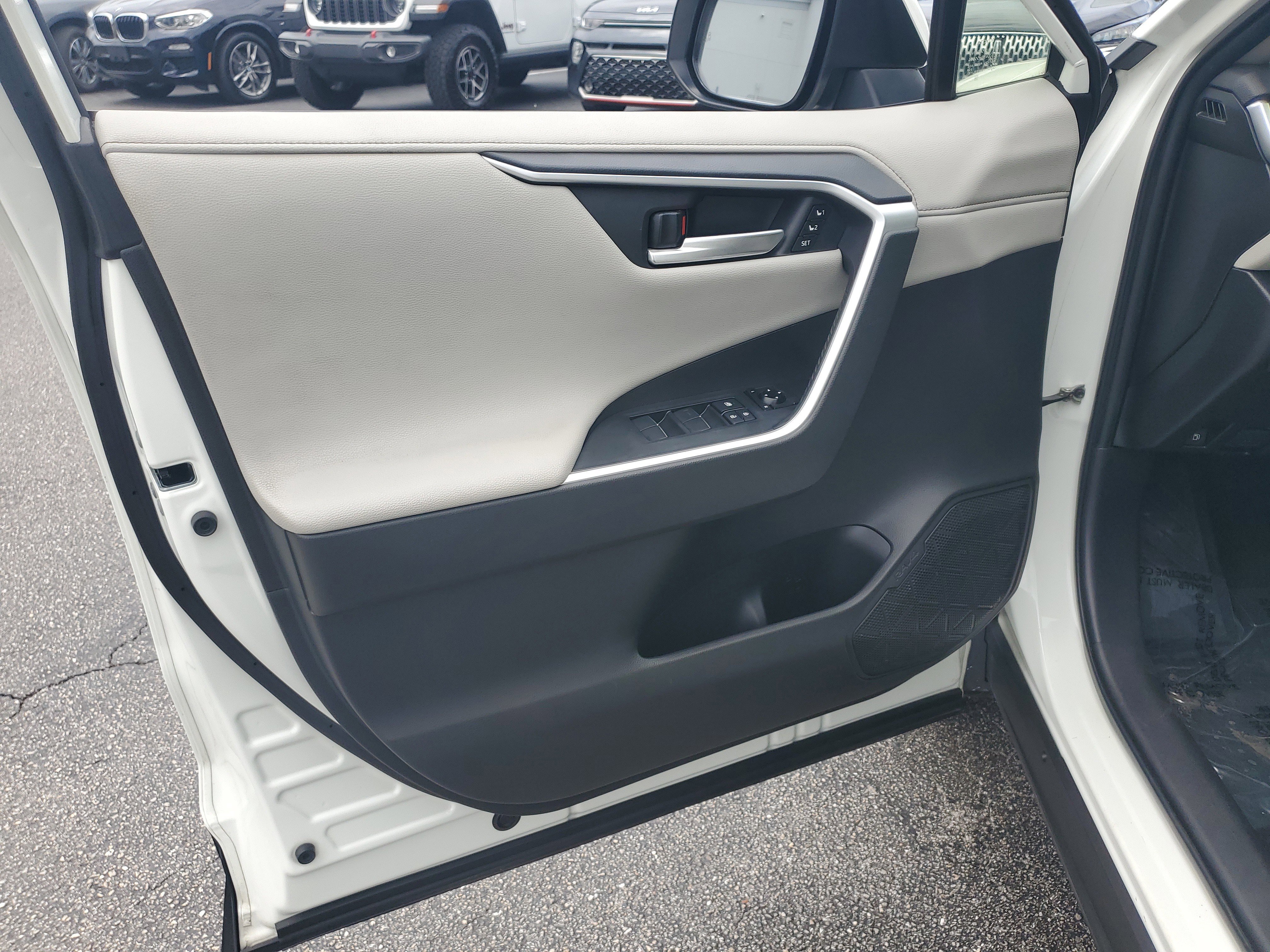 Used 2020 Blizzard Pearl Toyota Hybrid Limited image 23