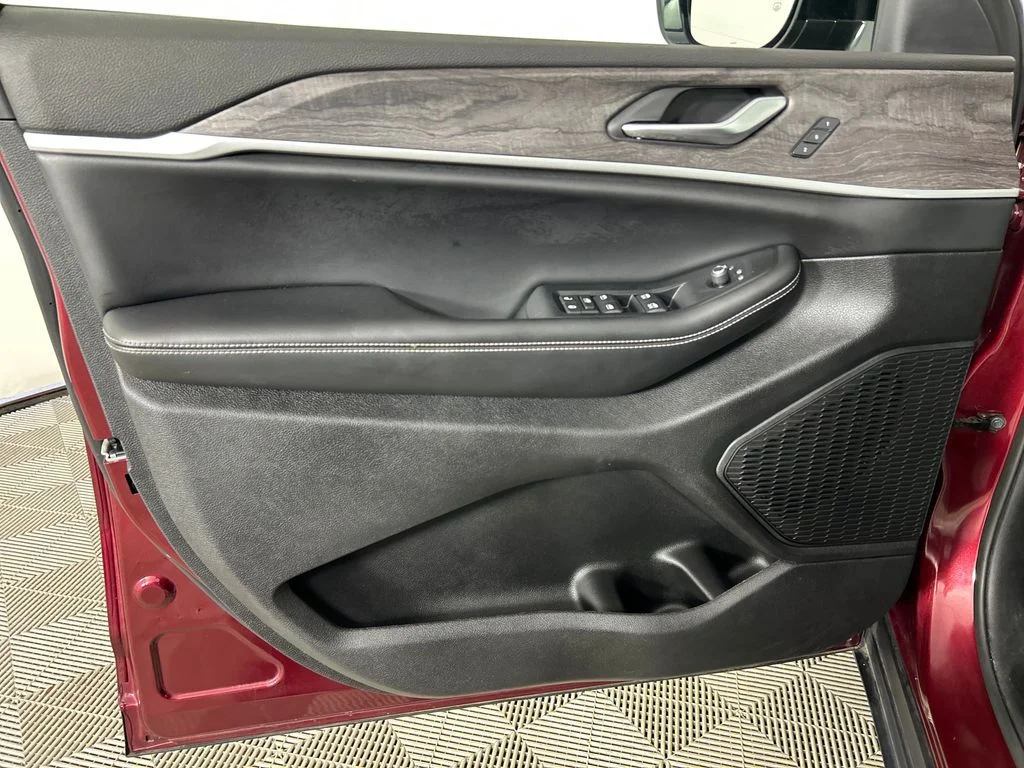 Used 2023 Red Jeep Limited image 11