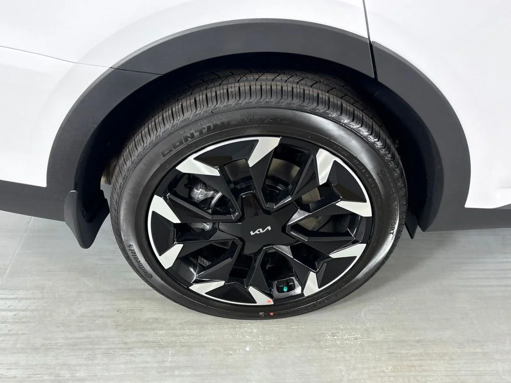 New 2026 Glacial White Pearl Kia EX image 10