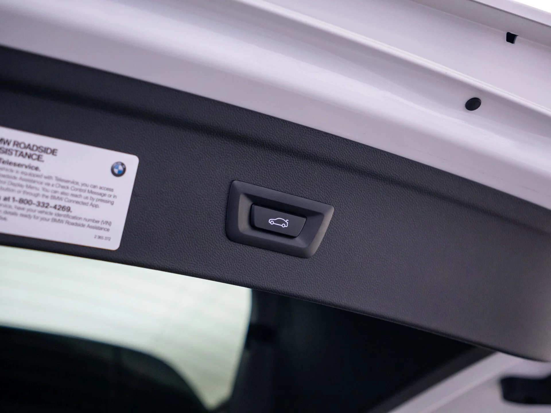 Used 2024 White BMW xDrive50 image 34