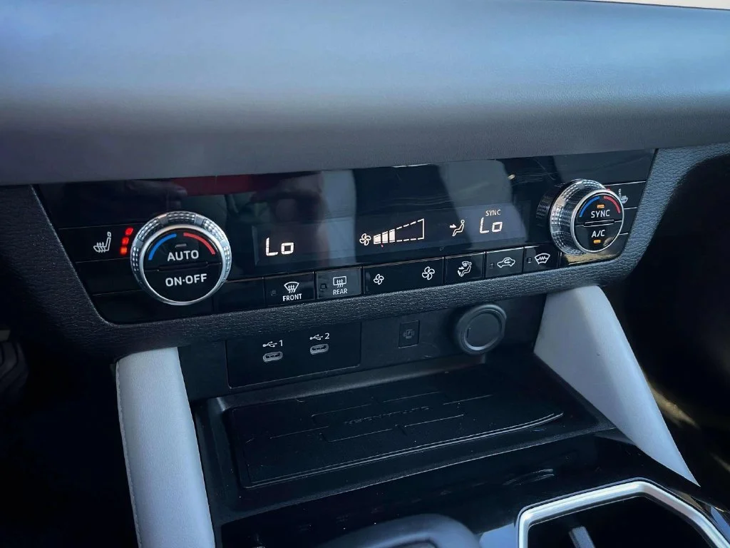Used 2025 Cosmic Blue Metallic Mitsubishi  image 13