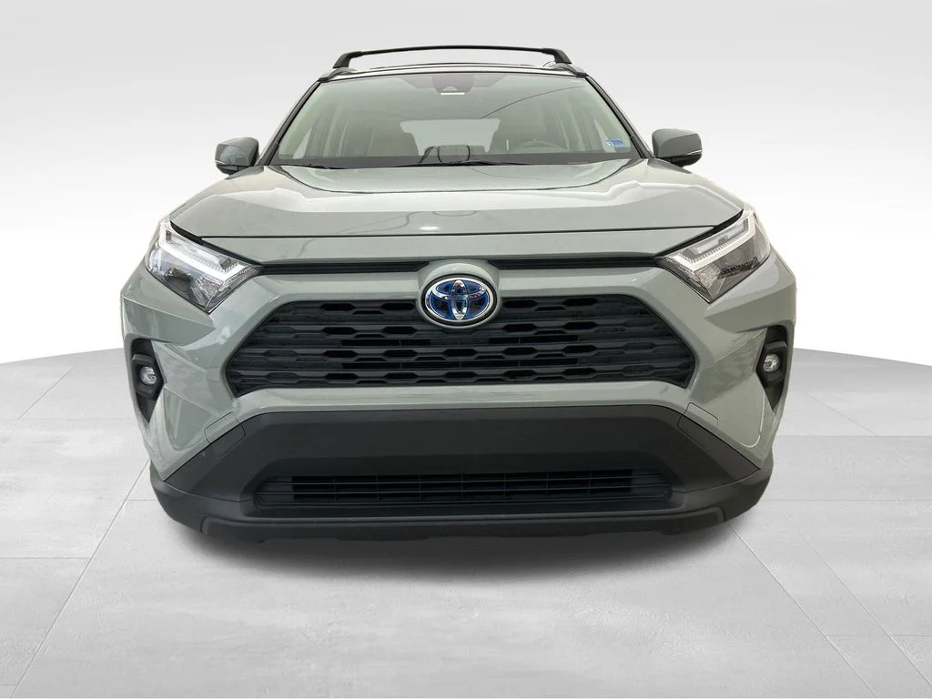 Used 2022 Green Toyota XLE Premium image 9