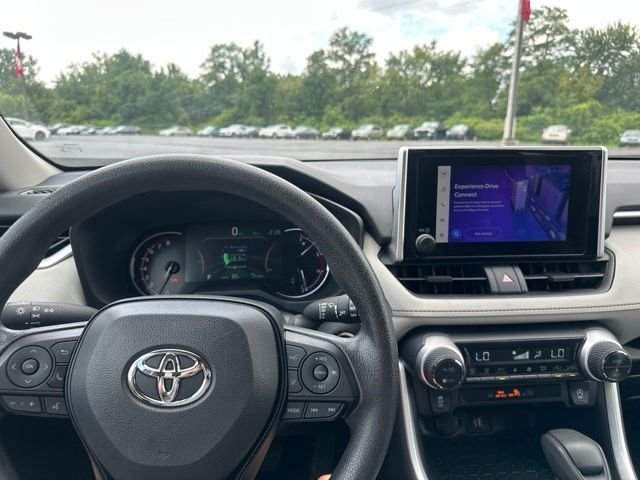 2025 Toyota RAV4 XLE - Photo 14