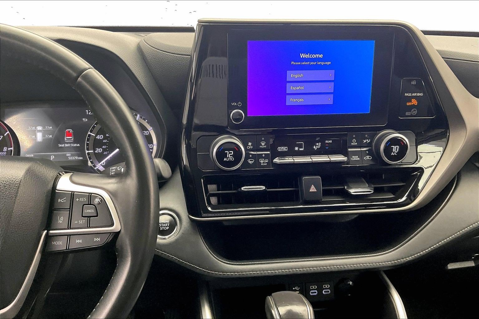 2023 Toyota Highlander LE photo 4