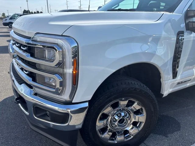 Used 2025 White Ford Lariat image 3
