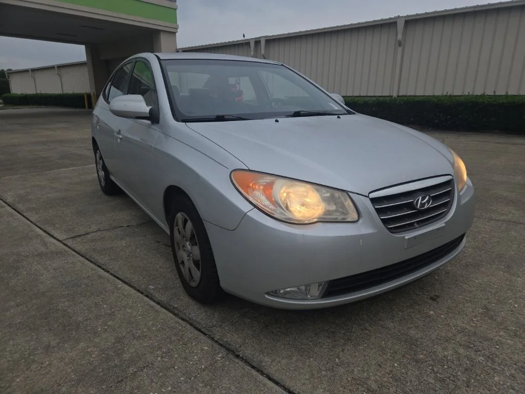 Used 2009 Silver Hyundai GLS image 1