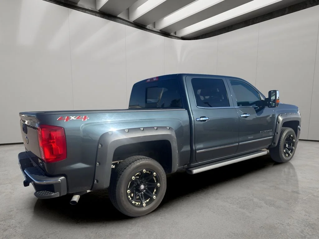 Used 2018 GRAPHITE METALLIC Chevrolet LTZ image 5