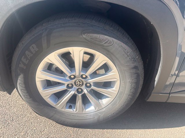 Used 2024 White Toyota XLE image 11