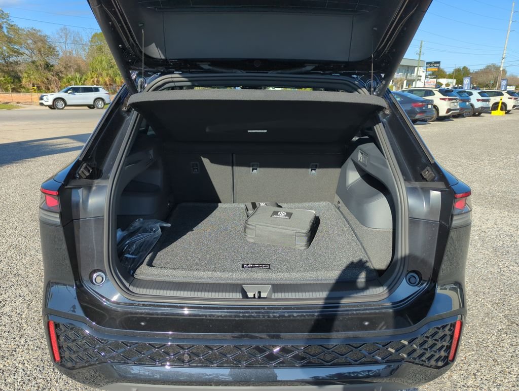 New 2026 Black Volkswagen 2.0T SEL R-Line Turbo image 31