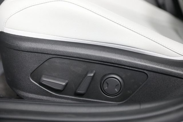 2025 Hyundai Elantra Limited - Photo 17