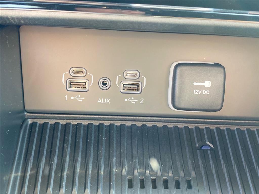 New 2026 Bright White Clear-Coat Exterior Paint Jeep Altitude image 9