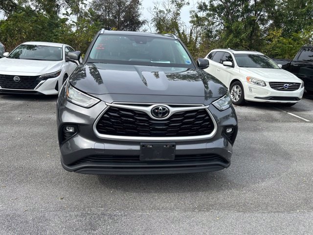 Used 2020 Gray Toyota XLE image 8