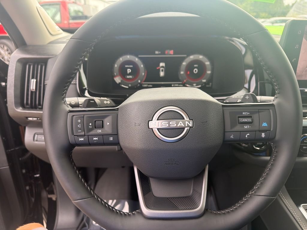 Used 2026 Black Nissan Platinum image 17